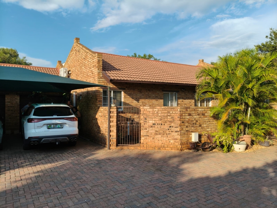 3 Bedroom Property for Sale in Safari Gardens North West